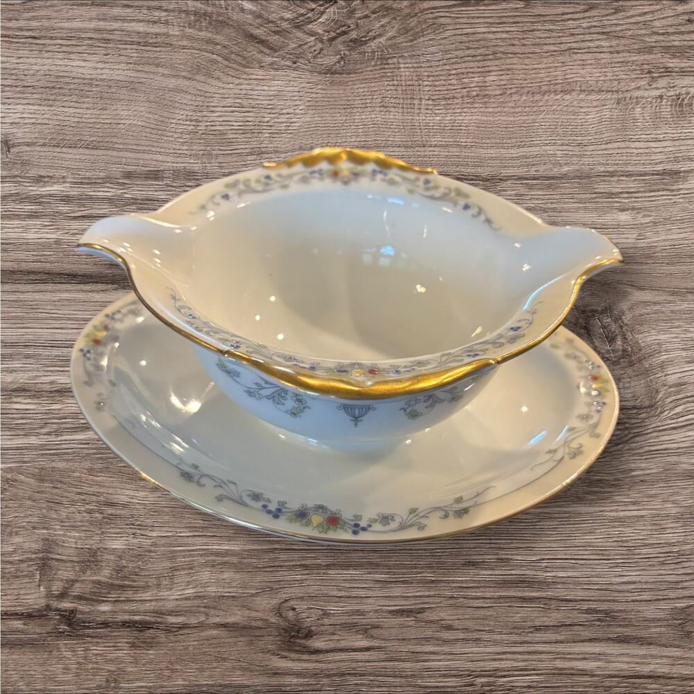 GOLDEN WEST #4248 / 601 P T Tirschenreuth Gravy Boat attached underplate Vintage